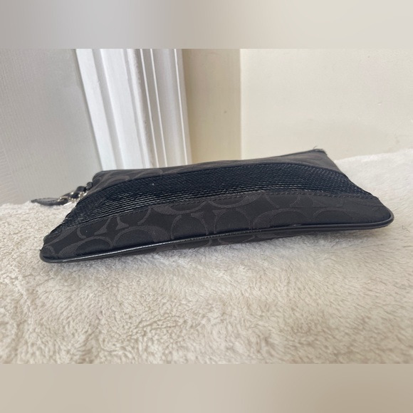 Coach large sequin wristlet EUC - Picture 4 of 11